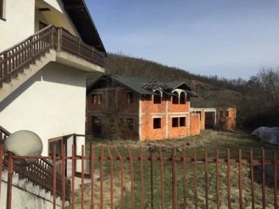 Prodajem ili menjam stambene-poslovno objekte, 11 ari