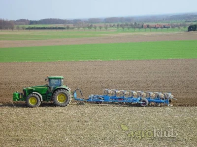Lemken polunošeni plug okretač VariDiamant