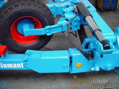 Lemken polunošeni plug okretač VariDiamant