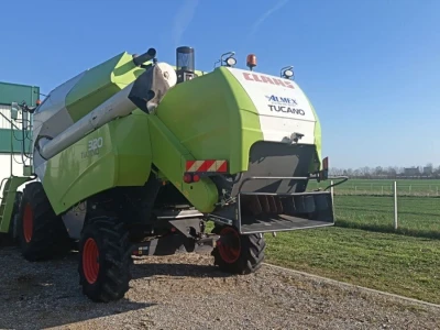 Claas Tucano 320