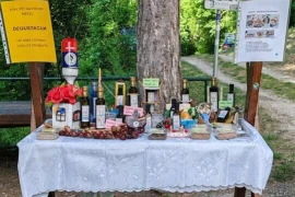 Domaće hladno ceđeno ulje od oraha,lešnika,susama,kikirikija,badema,tikve golice i suncokreta