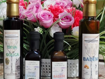 Domaće hladno ceđeno ulje od oraha,lešnika,susama,kikirikija,badema,tikve golice i suncokreta