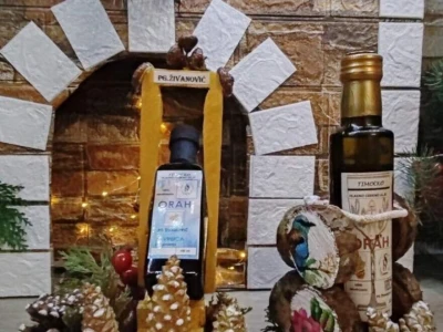 Domaće hladno ceđeno ulje od oraha,lešnika,susama,kikirikija,badema,tikve golice i suncokreta