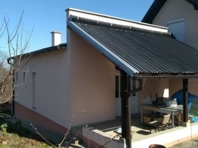 Dve kuće na jednom placu u banji Vrujci