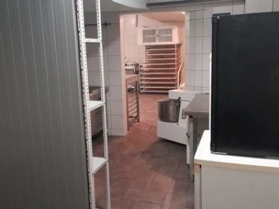 Izdajem opremljen lokal, pekara, proizvodnja kolača, kuvanih jela