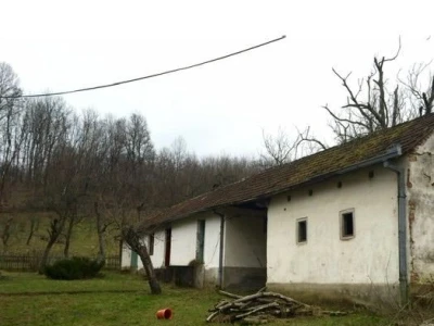 Kuca i plac u Strmovu