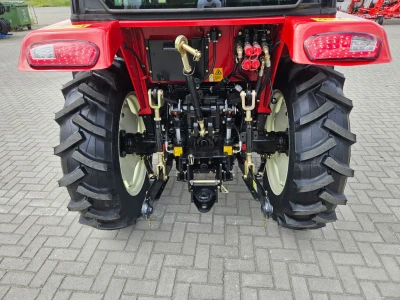 FM WORLD traktor – 504K sa kabinom