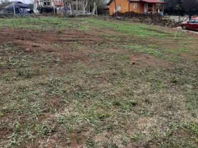 Prodaje se plac 10 ari opstina Čukarica, mesto Velika Moštanica
