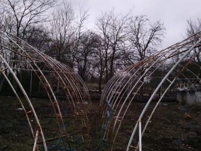 Prodajem 2 plastenika