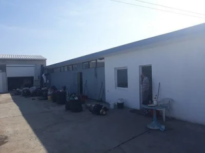 Za izdavanje oko 300 kvadrata sa kancelarijama na 7 ari placa