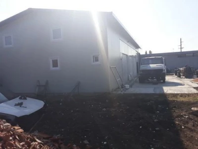 Za izdavanje oko 300 kvadrata sa kancelarijama na 7 ari placa
