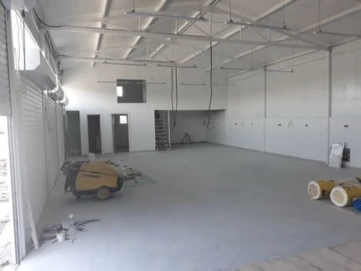 Za izdavanje oko 300 kvadrata sa kancelarijama na 7 ari placa