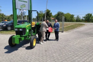 Traktor John Deere 5045D - uručenje ključeva