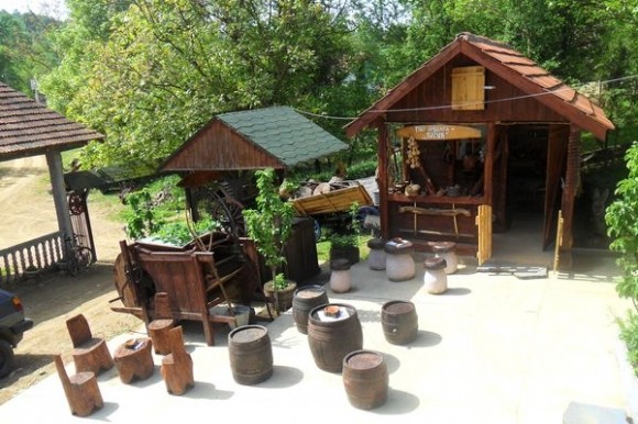 Etno brvnara
