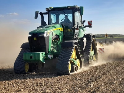John Deere 8RX 410 traktor meseca