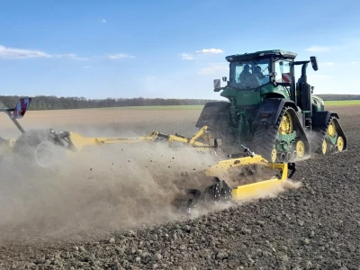 John Deere 8RX 410 traktor meseca