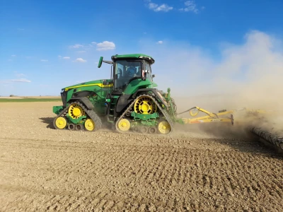 John Deere 8RX 410 traktor meseca