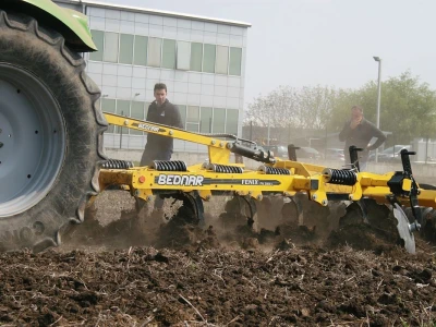 Agrostadt: Prezentacija u radu BEDNAR priključne mehanizacije