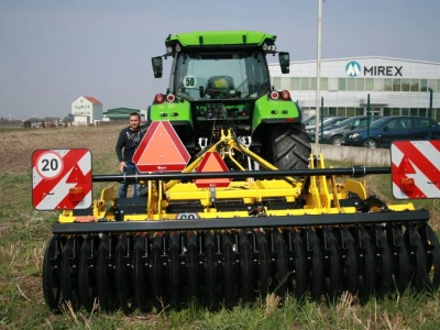 Agrostadt: Prezentacija u radu BEDNAR priključne mehanizacije