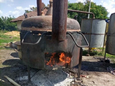 Aksentijevići 60.000 kilograma šljive pretvorili u rakiju, foto: A. Aksentijević