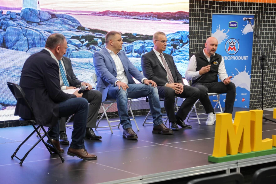 pet mu&scaron;karaca na pozornici, panel diskusija