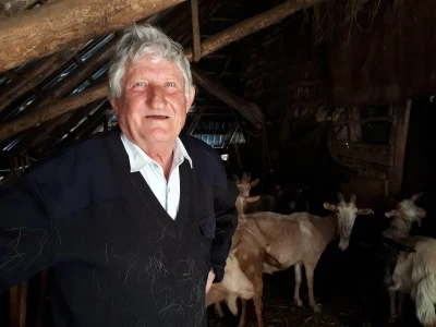 Dopče i Anđa: Naše koze su sestre srna, jeleni im dolaze, od vukova ih teško branimo