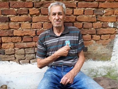 Dragiša do prodavnice pešači 24 kilometra, ali neće da napusti kućni prag