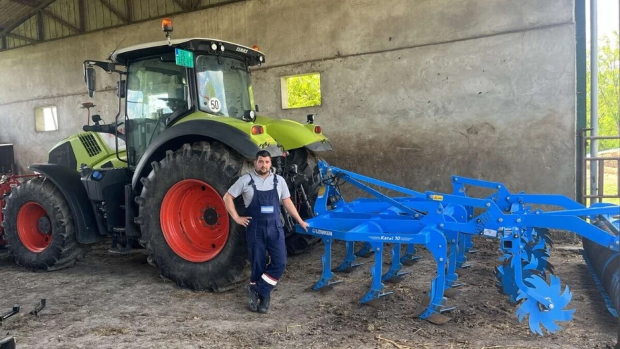 Milo&scaron; Stanović ispred grubera Lemken Karat 10