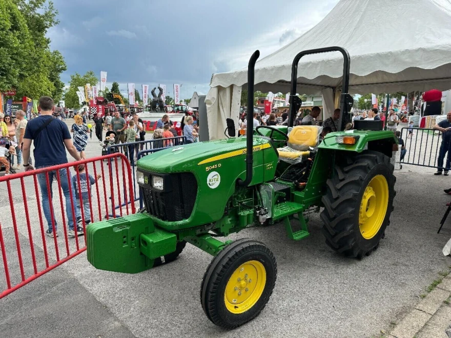 John Deere traktor