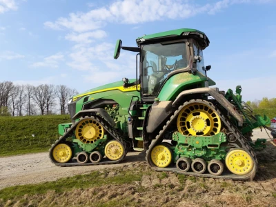 John Deere 8RX 410 traktor meseca