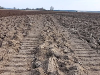 John Deere 8RX 410 traktor meseca