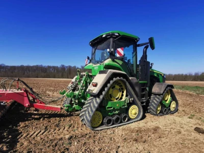 John Deere 8RX 410 traktor meseca