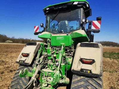 John Deere 8RX 410 traktor meseca