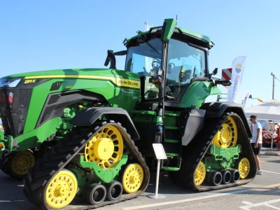 John Deere 8RX traktor gusjeničar