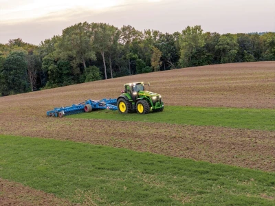John Deere proširuje serije 8R i 8RX novim modelima velike snage
