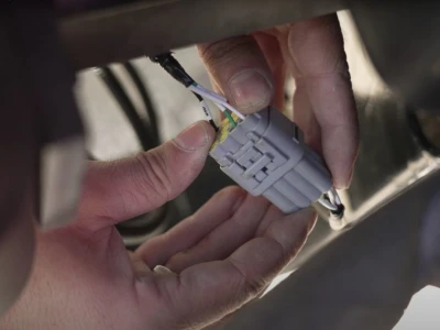 Kako izgleda proces ugradnje FJ Dynamics autopilot GPS navigacije?