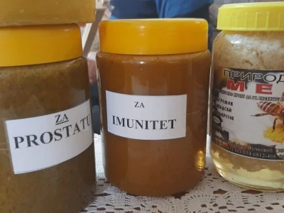 Kako pravilno koristiti pčelinje proizvode, otkriva pčelar iz Topole, foto: M. Lazarević