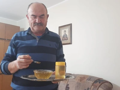 Kako pravilno koristiti pčelinje proizvode, otkriva pčelar iz Topole, foto: M. Lazarević
