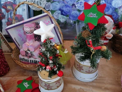 Ljiljine novogodišnje dekoracije od prirodnih i recikliranih materijala