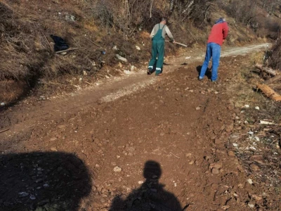 Meštani Bele Reke samo krenuli u popravku puta