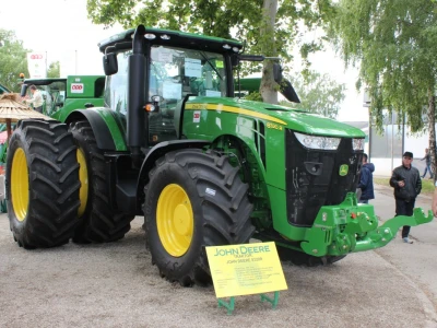 John Deere 8320R