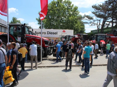 Gužva na štandu Massey Fergusona