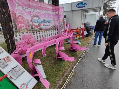 Pink plug Bell Impex-a