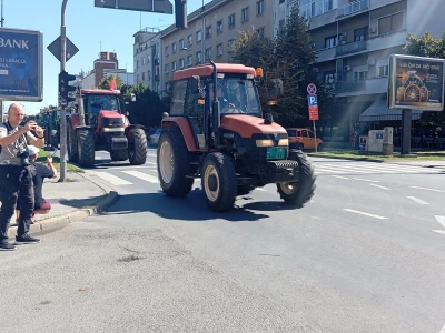 Protest ispred zgrade Banovine u Novom Sadu