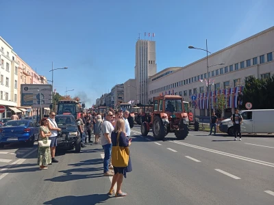 Protest ispred zgrade Banovine u Novom Sadu