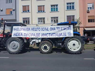 Protest ispred zgrade Banovine u Novom Sadu