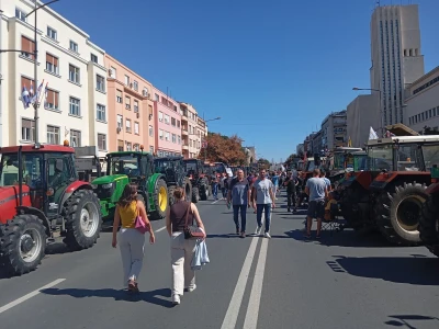 Protest ispred zgrade Banovine u Novom Sadu
