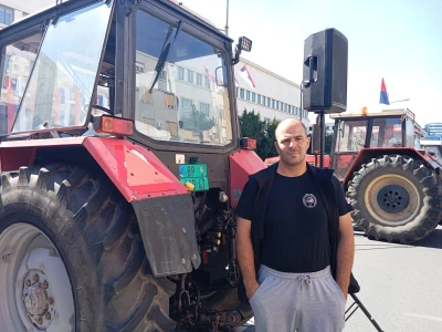 Protest ispred zgrade Banovine u Novom Sadu