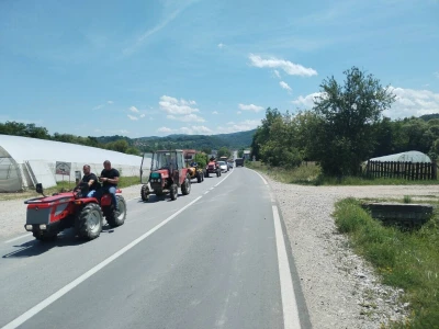 Protestna vožnja malinara