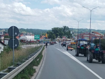 Protestna vožnja malinara